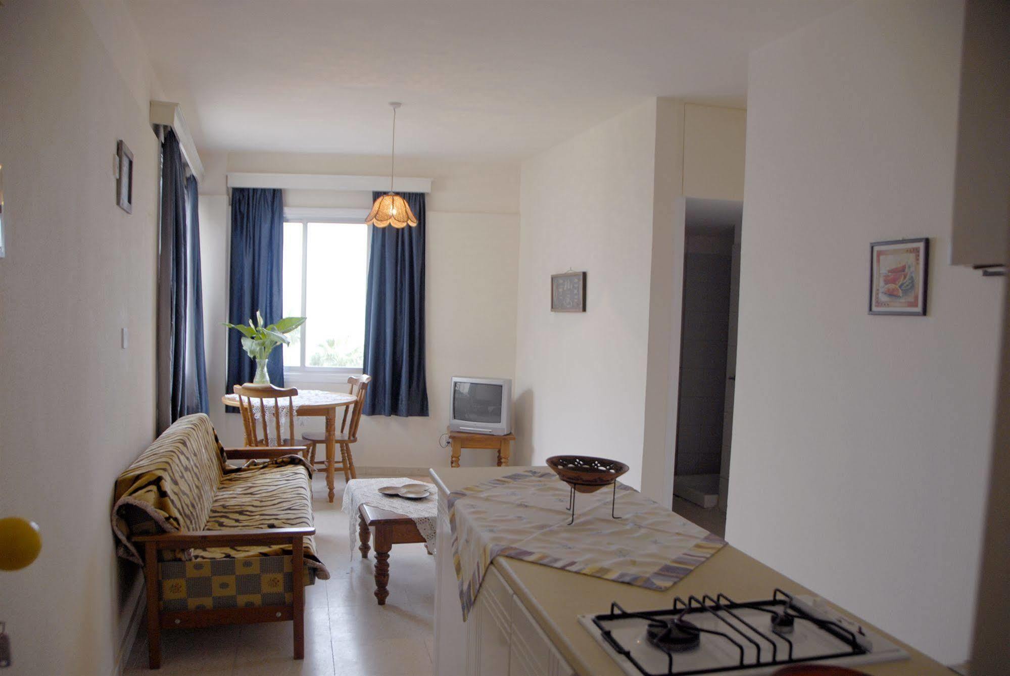 Palm Sea Beach Hotel Apartments لارنكا المظهر الخارجي الصورة