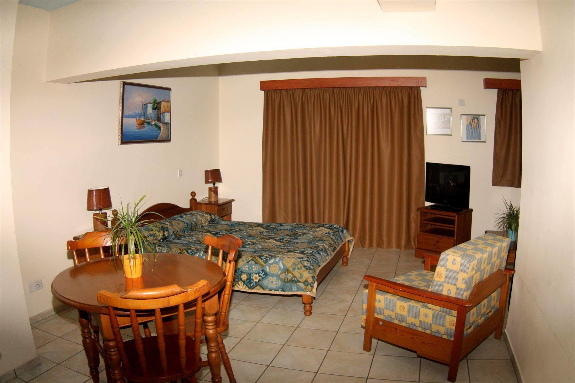 Palm Sea Beach Hotel Apartments لارنكا المظهر الخارجي الصورة