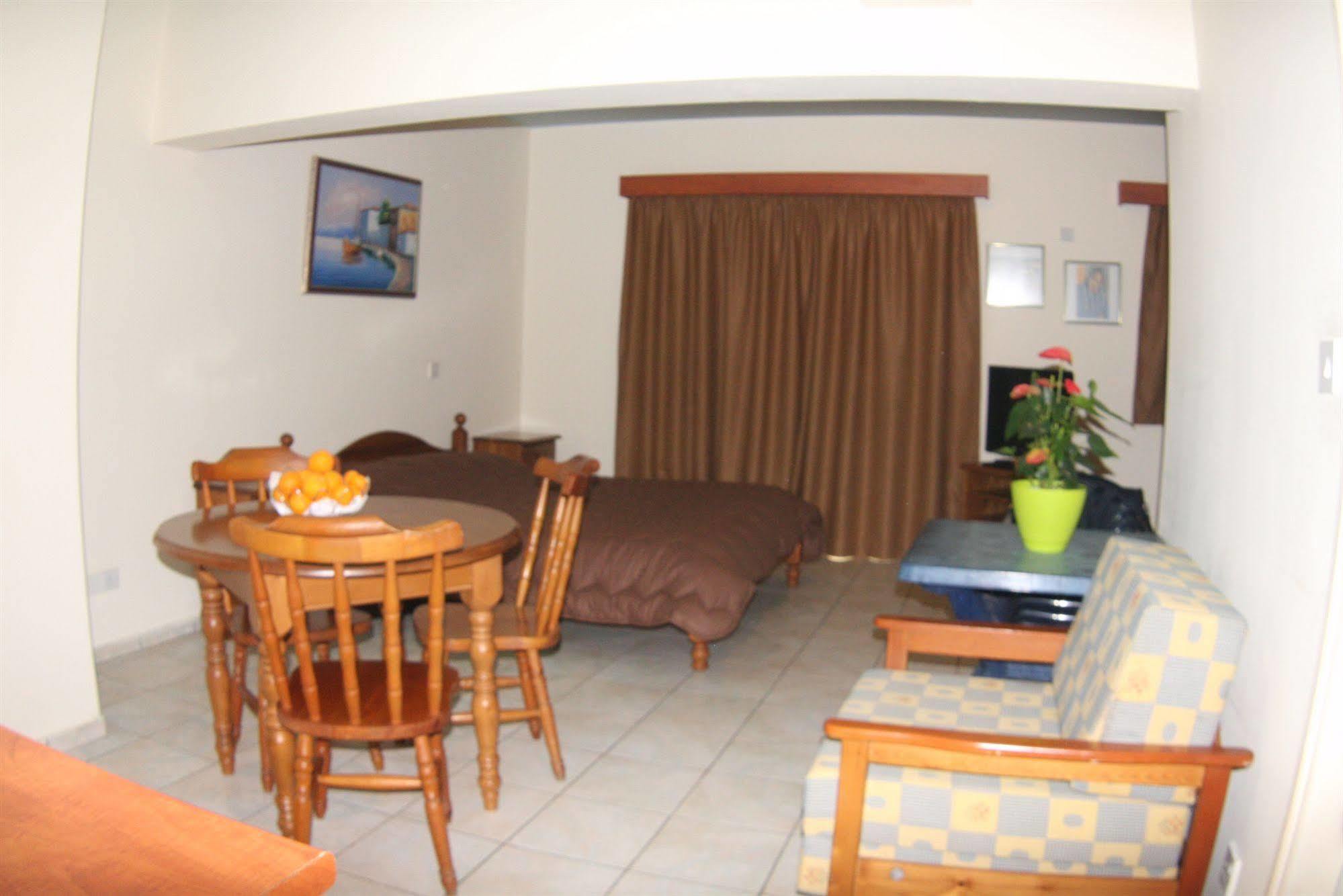 Palm Sea Beach Hotel Apartments لارنكا المظهر الخارجي الصورة
